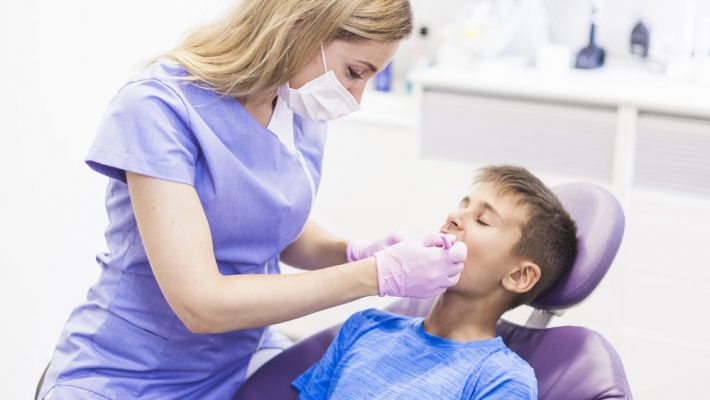 Лечение травм зубов и десен у детей